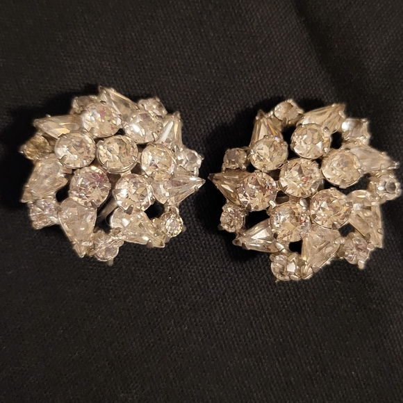Weiss Vintage Clip-On Rhinestone Earrings - Picture 7 of 7